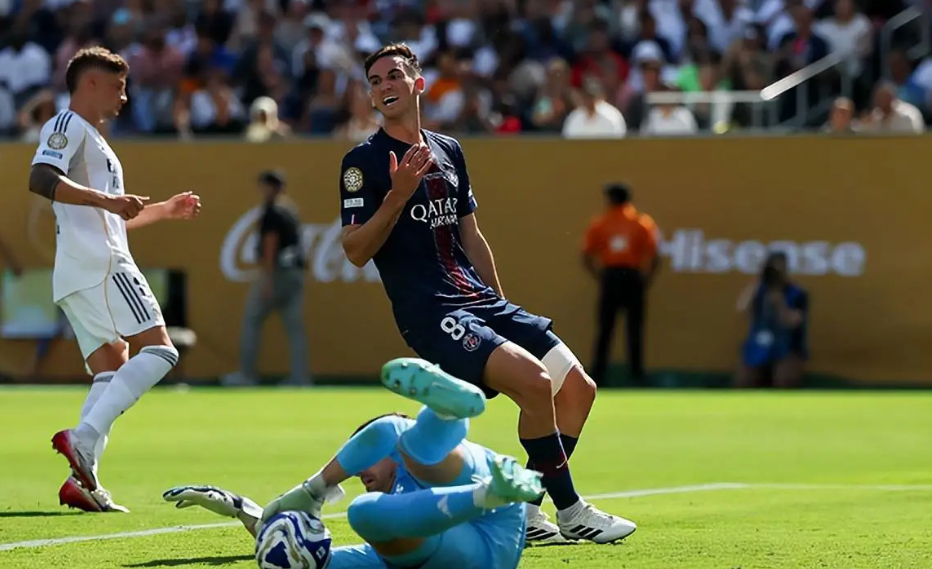 法甲劲旅大巴黎4-0横扫皇马